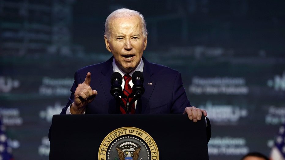 Biden ridiculed after reading ‘pause’ instruction on the teleprompter out loud: ‘I’m Ron Burgundy?’
