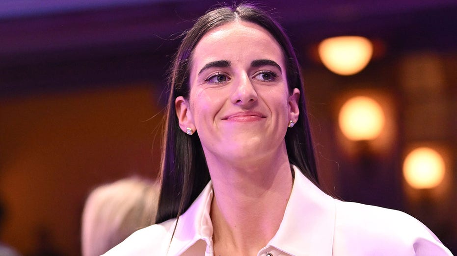 Caitlin Clark’s boyfriend has 3-emoji response to Iowa star’s outfit at WNBA Draft