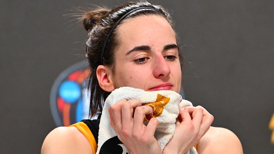 Caitlin Clark receives sweet 2-word message from boyfriend after Iowa loss
