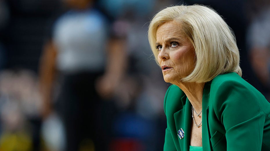 Ex-LSU star rips Kim Mulkey’s game plan after Caitlin Clark’s epic performance