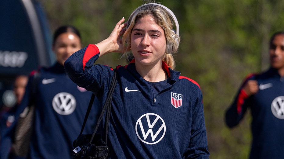 USWNT’s Korbin Albert hears boos during SheBelieves Cup match after social media controversy