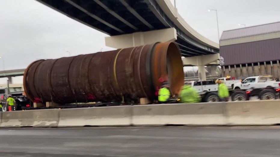 I-95 North in Philadelphia closes after truck hits overhead railroad bridge
