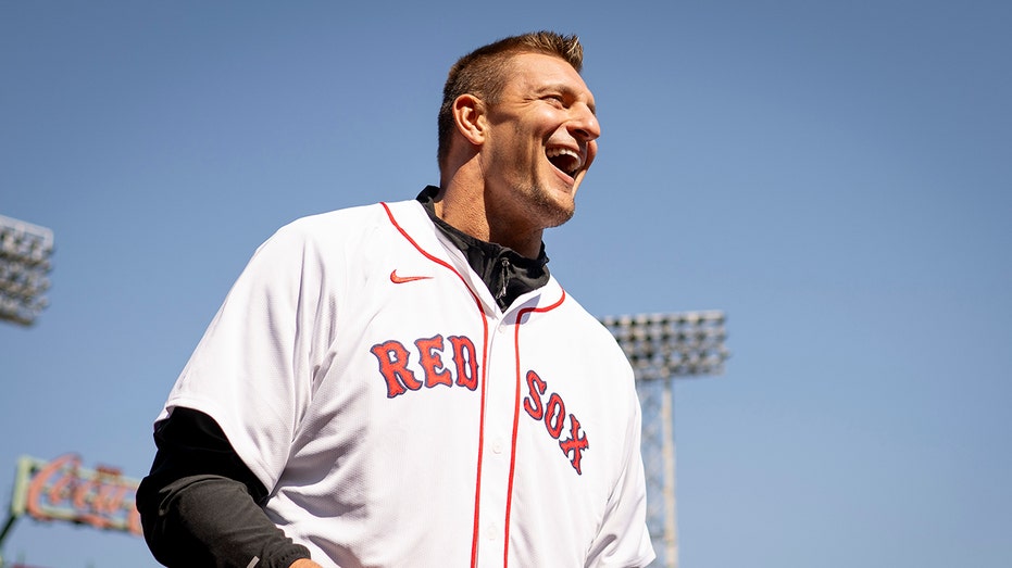 Rob Gronkowski’s legendary first pitch at Red Sox game gets stamp of approval from Tom Brady