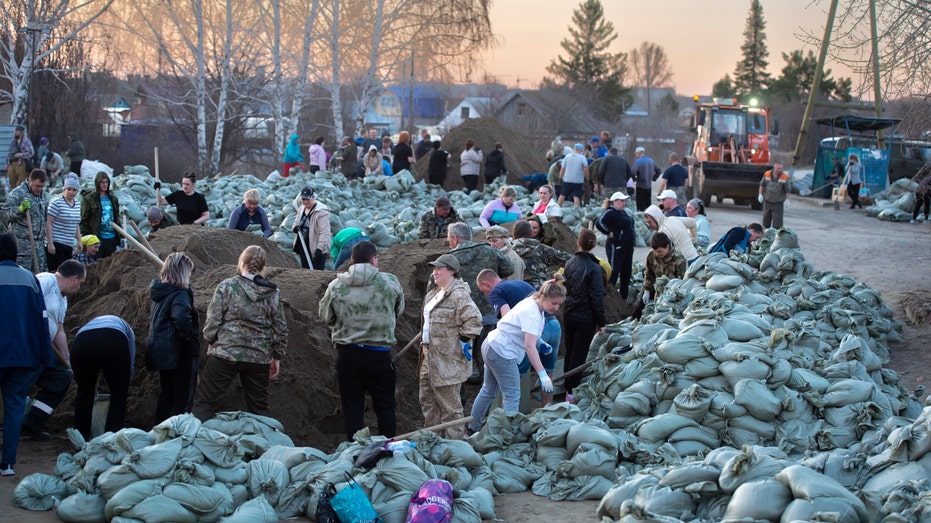 Thousands in central Russia plagued by flooding as rivers start to recede