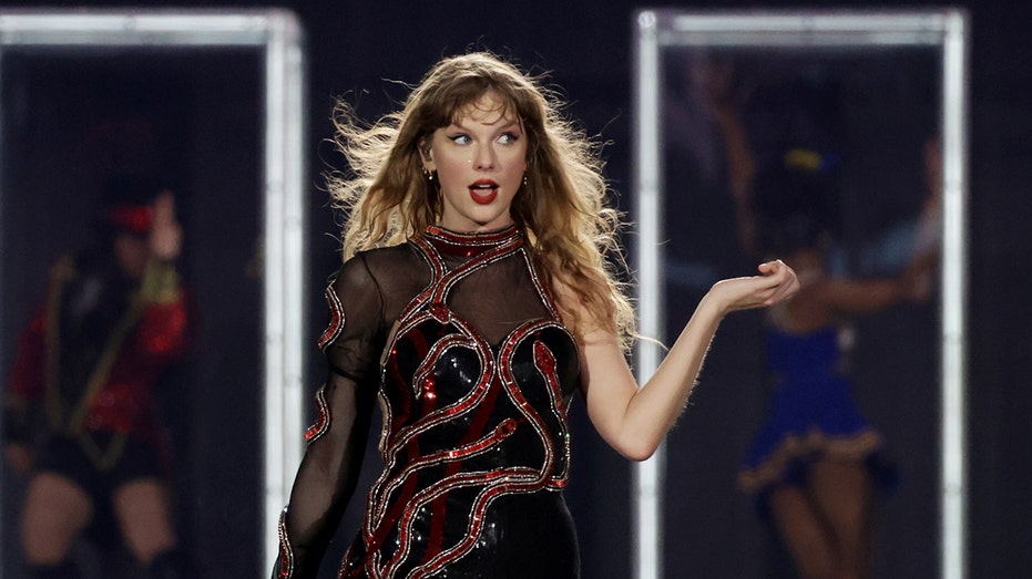 Taylor Swift's new album receives harsh r...