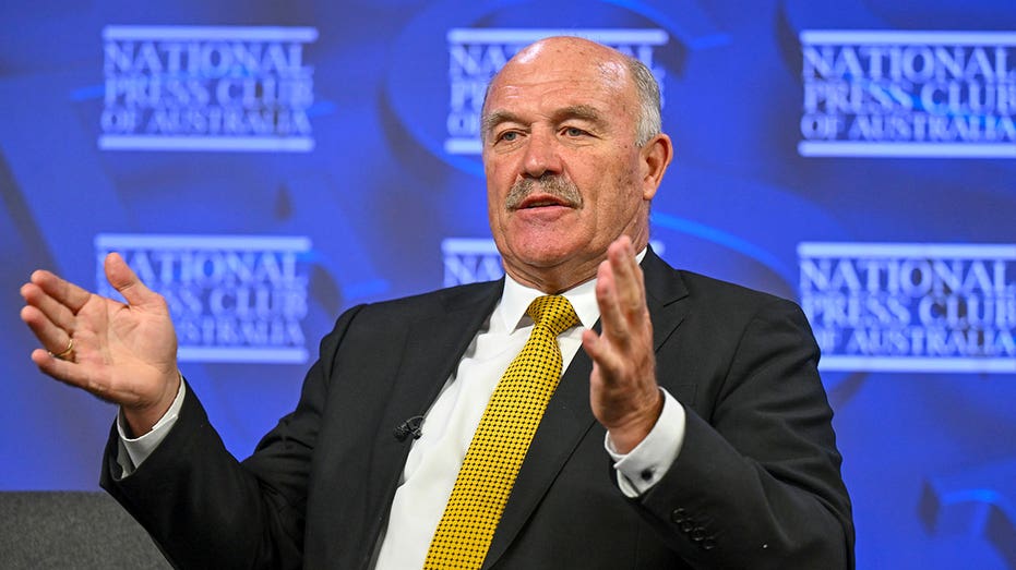 Wally Lewis urges Australian government to fund CTE support services