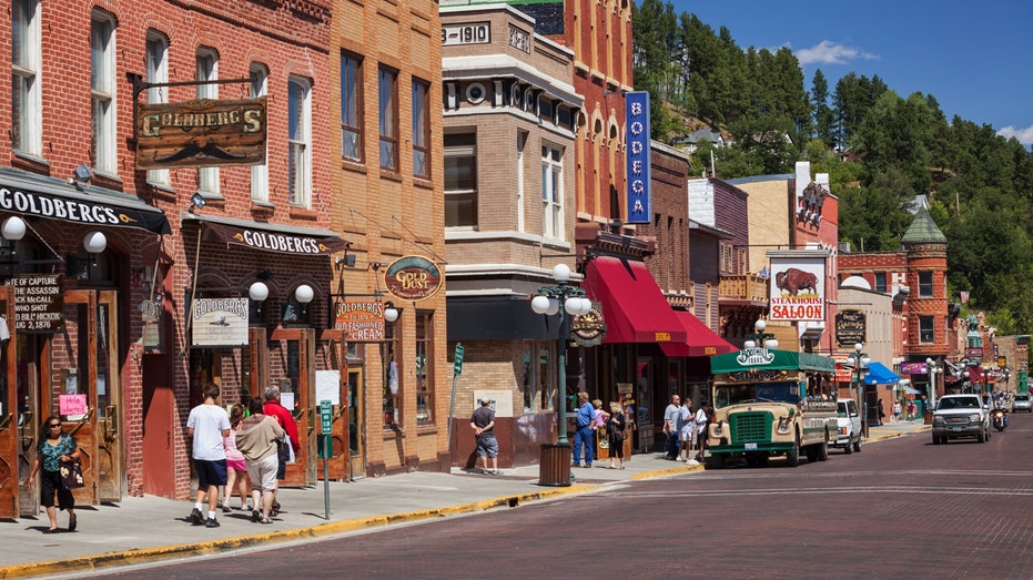 A look at South Dakota's top sightseeing destinations: Mount Rushmore, Badlands and more