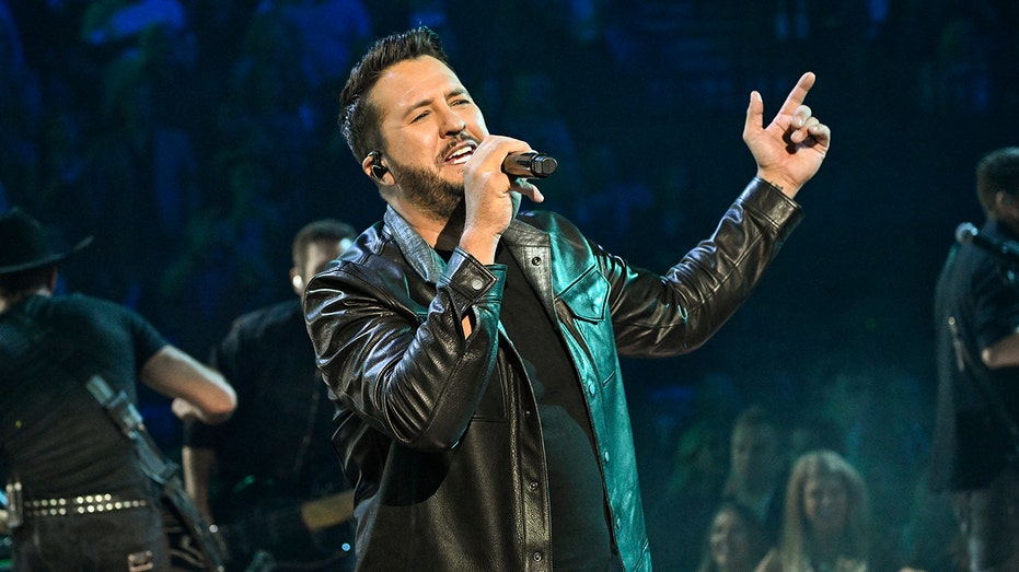 Luke Bryan teased on ‘American Idol’ after nasty concert fall