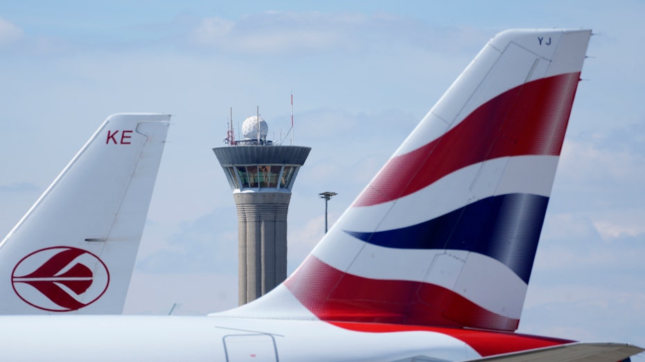 French air traffic controllers cancel strike, but Paris airport delays remain pervasive