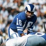 Roman Gabriel en el centro