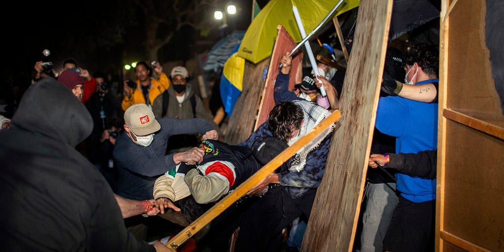 UCLA cancels class after riot police break up fight between anti-Israel protesters, opposition - Vimarsana News