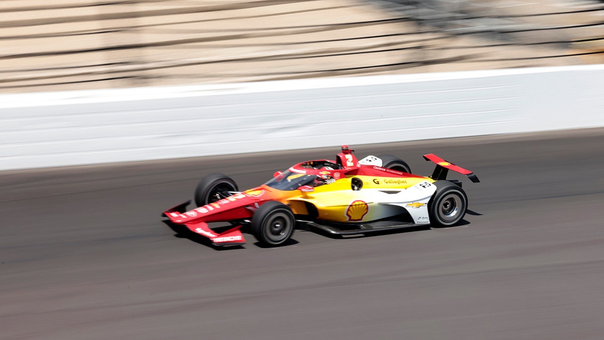 Josef Newgarden runs Indy 500