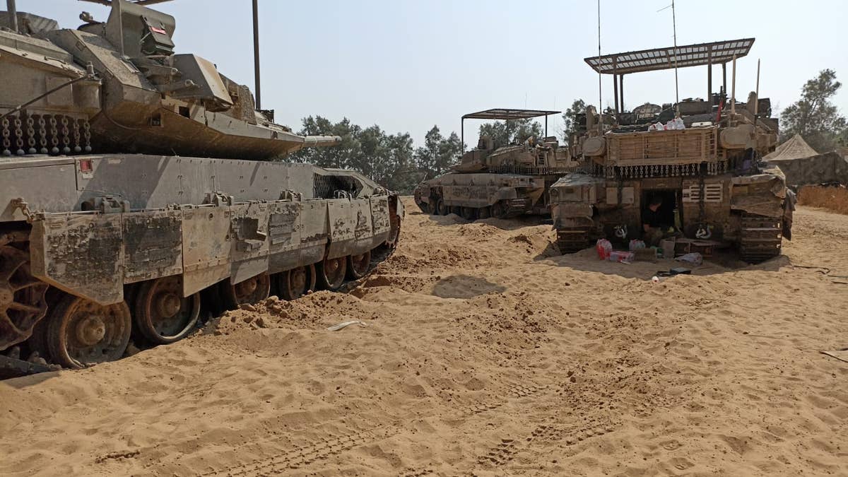 IDF tanks in desert
