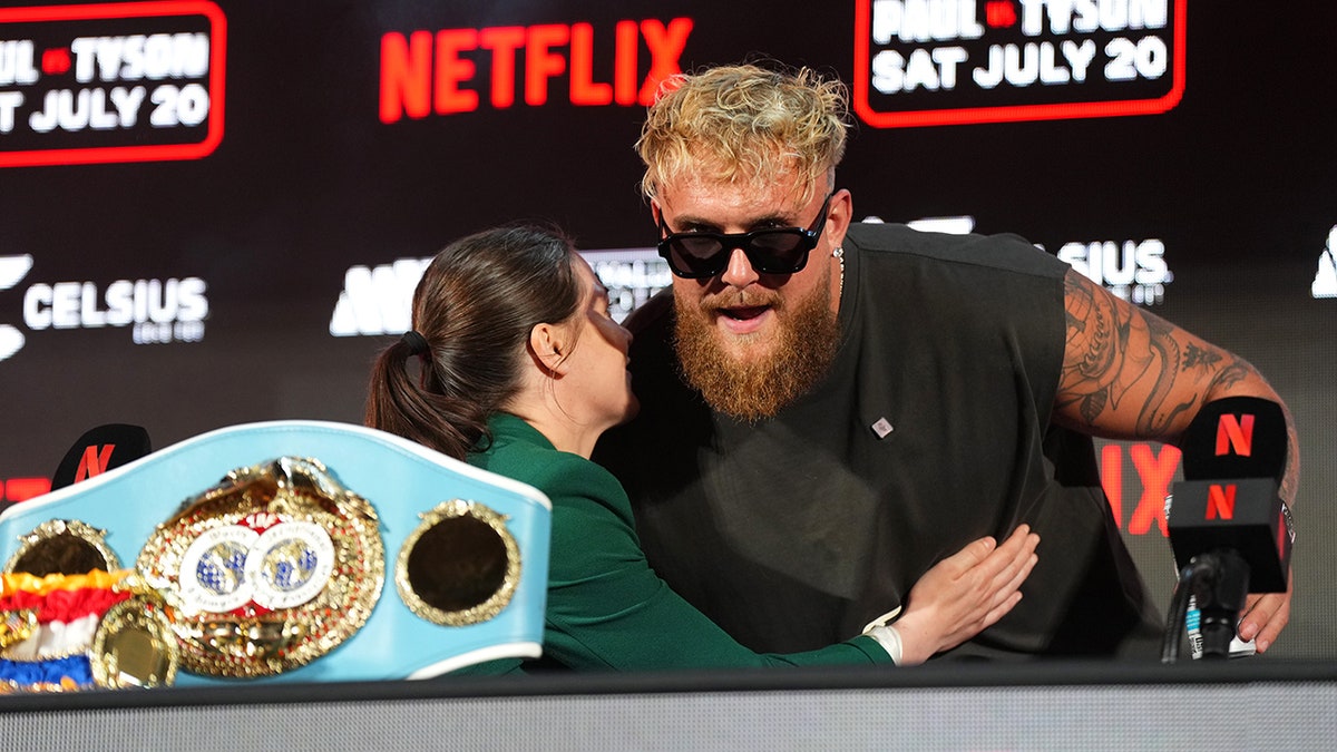 Katie Taylor ve Jake Paul