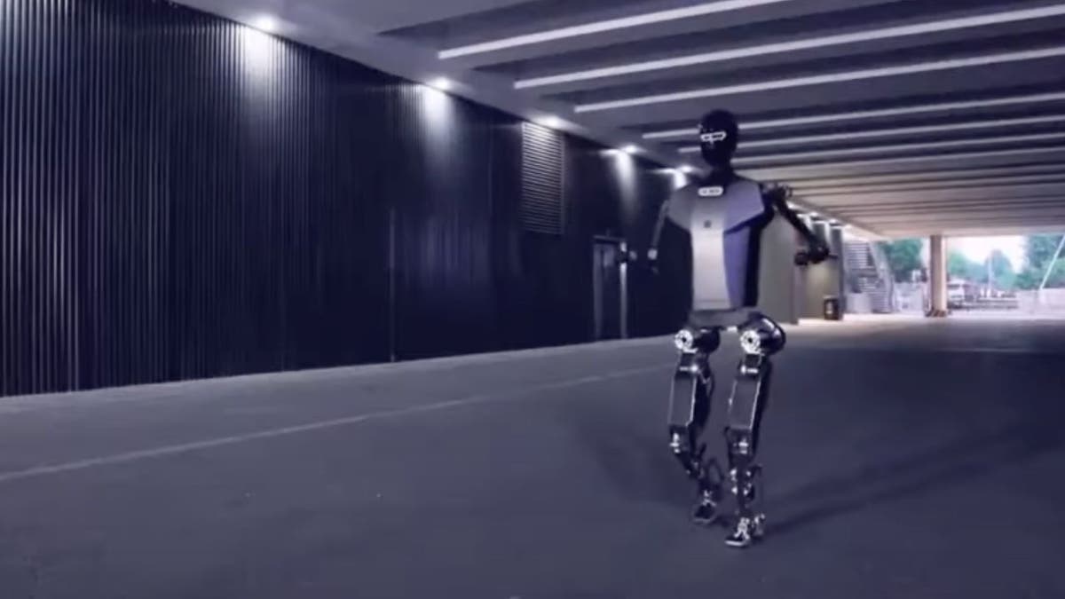 China Unveils Its First Full-size Electric Running Humanoid Robot | Fox ...