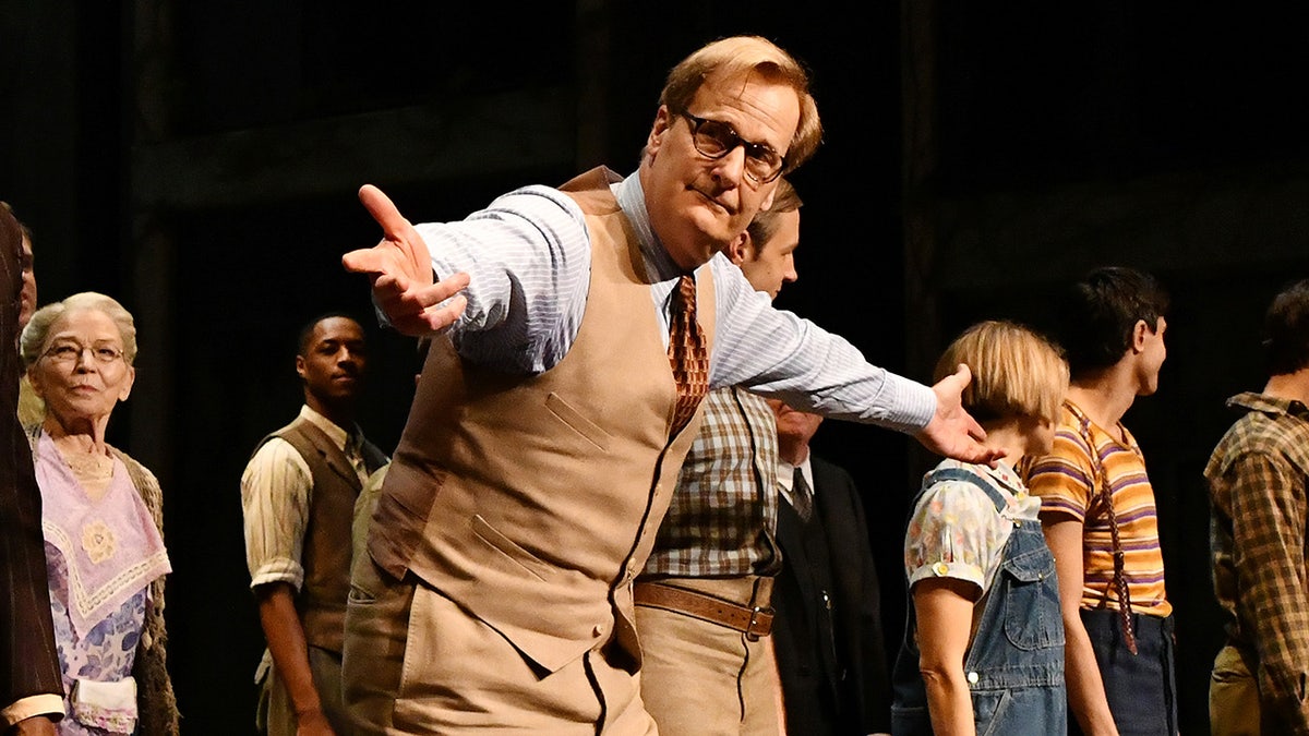 A photo of Jeff Daniels with the cast of "To Kill a Mockingbird"
