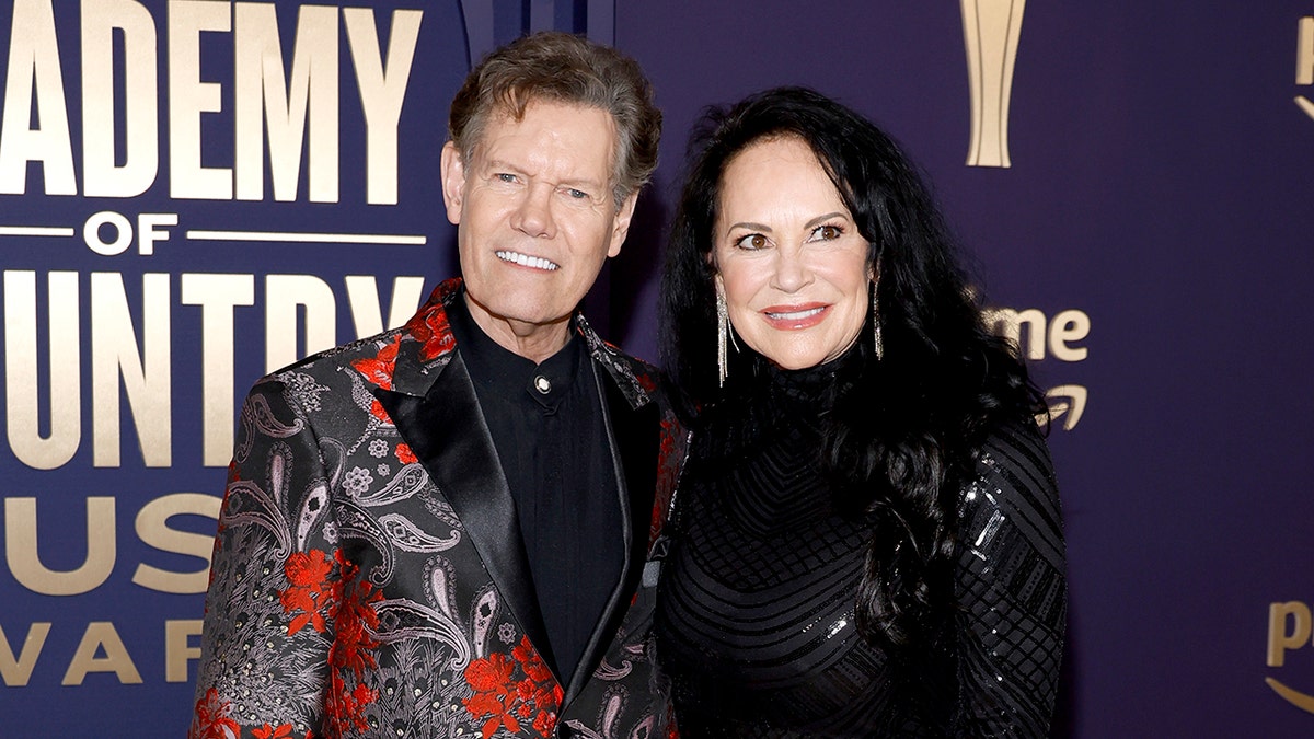 Randy Travis and Mary Travis posing together