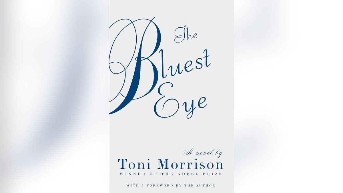 Novel debut Morrison adalah novel yang kelam, indah, dan kuat untuk dibaca. 