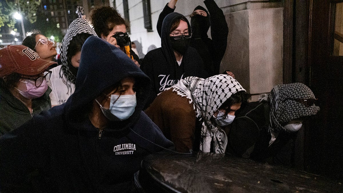 Anti-Israel agitators break into Hamilton Hall astatine Columbia University