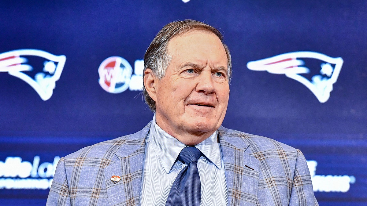 Ex-Patriots Coach Bill Belichick Lands New Gig With 'ManningCast' | Fox ...