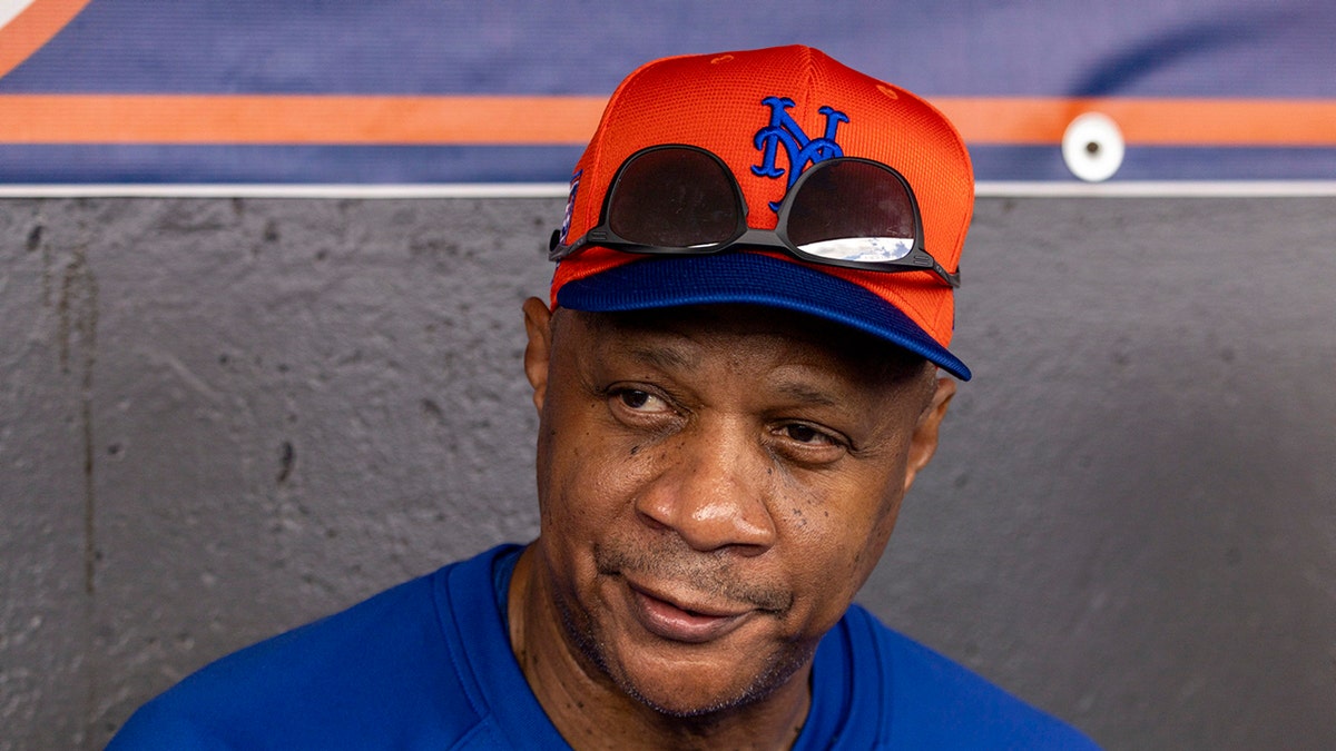 Darryl Strawberry asiste al entrenamiento de primavera