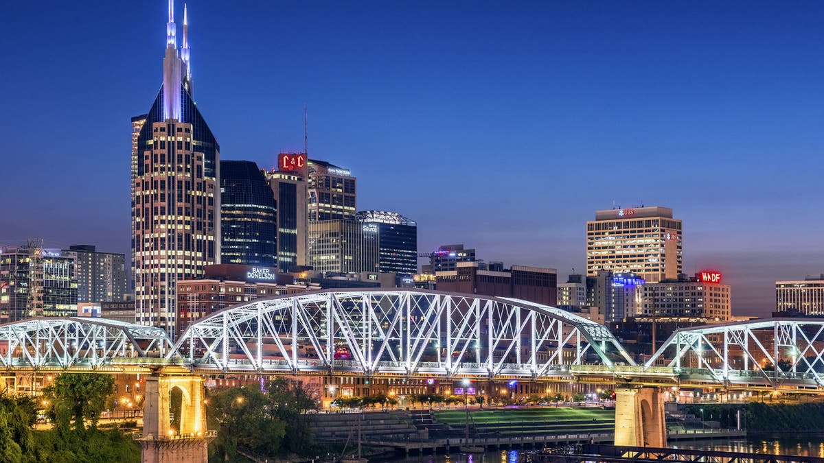 Nashville Tennessee skyline at dusk