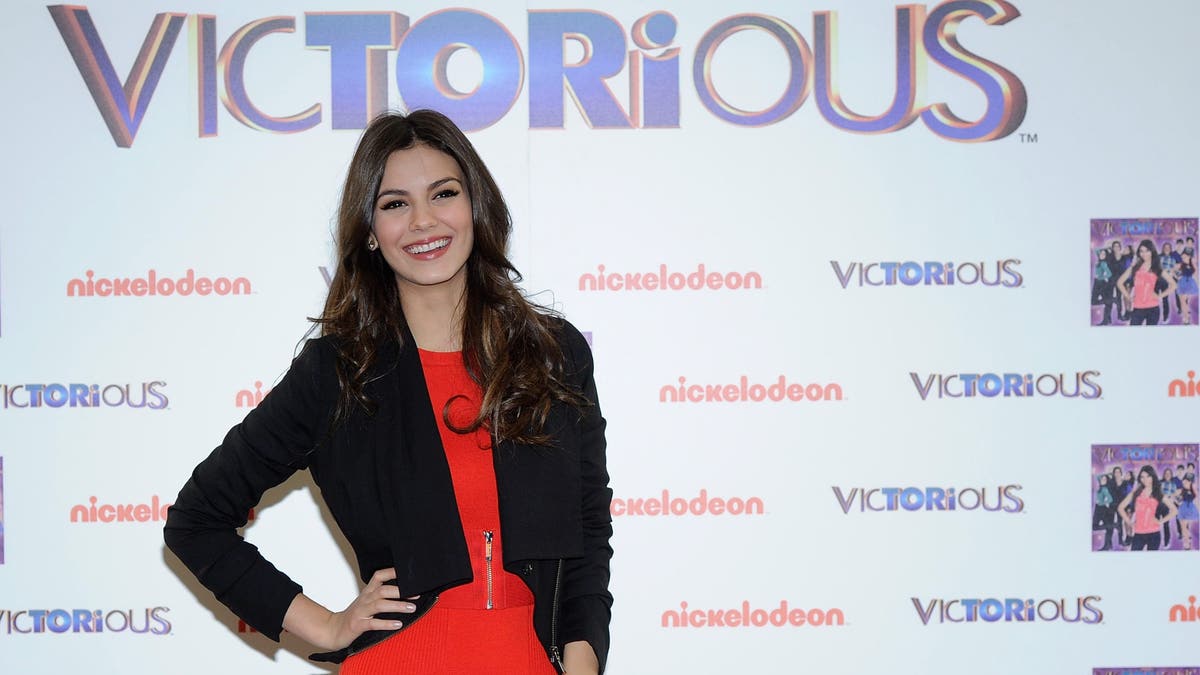 victoria justice on victorious red carpet