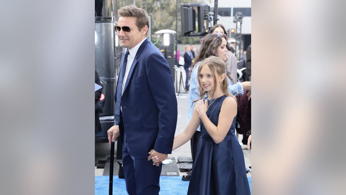 jeremy renner with daughter ava