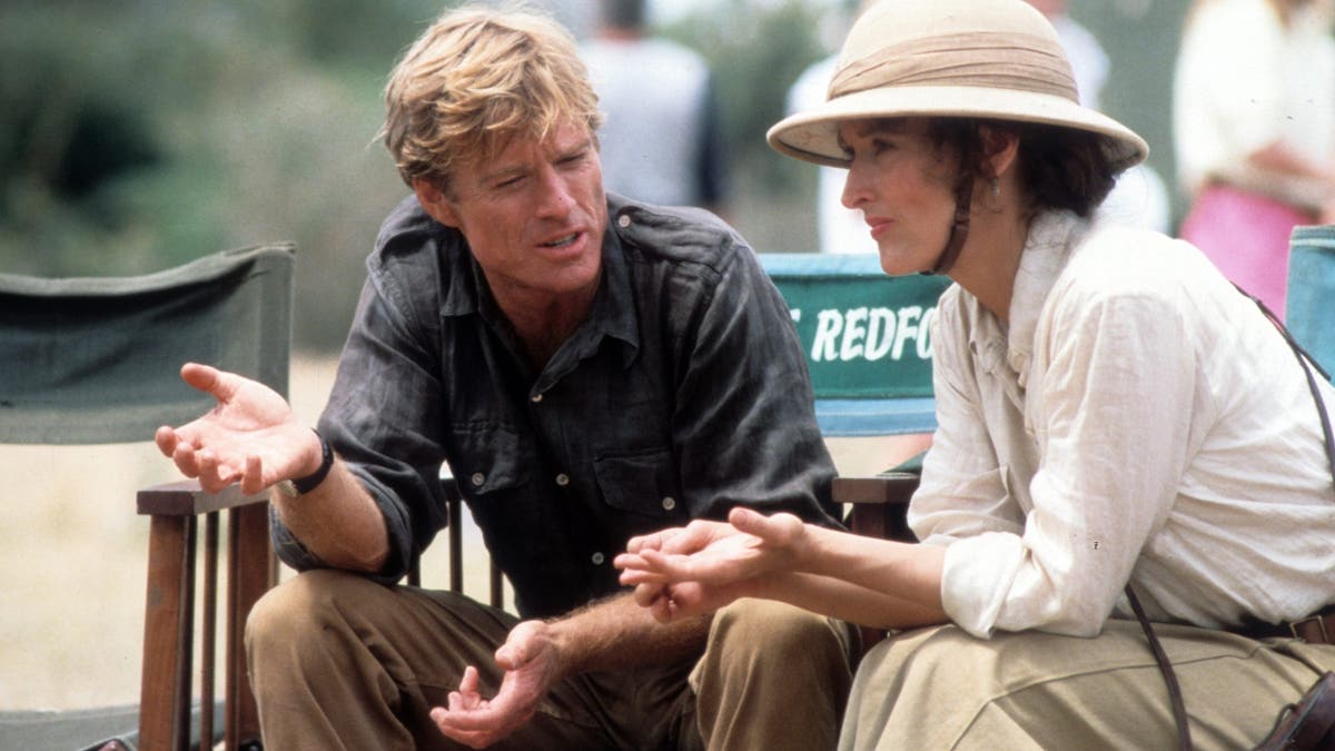 robert redford and meryl streep talking on the set of out of africa