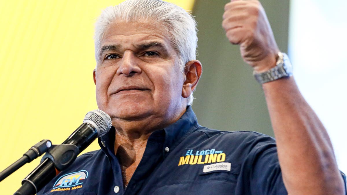 Newly elected president of Panama gives thumbs up