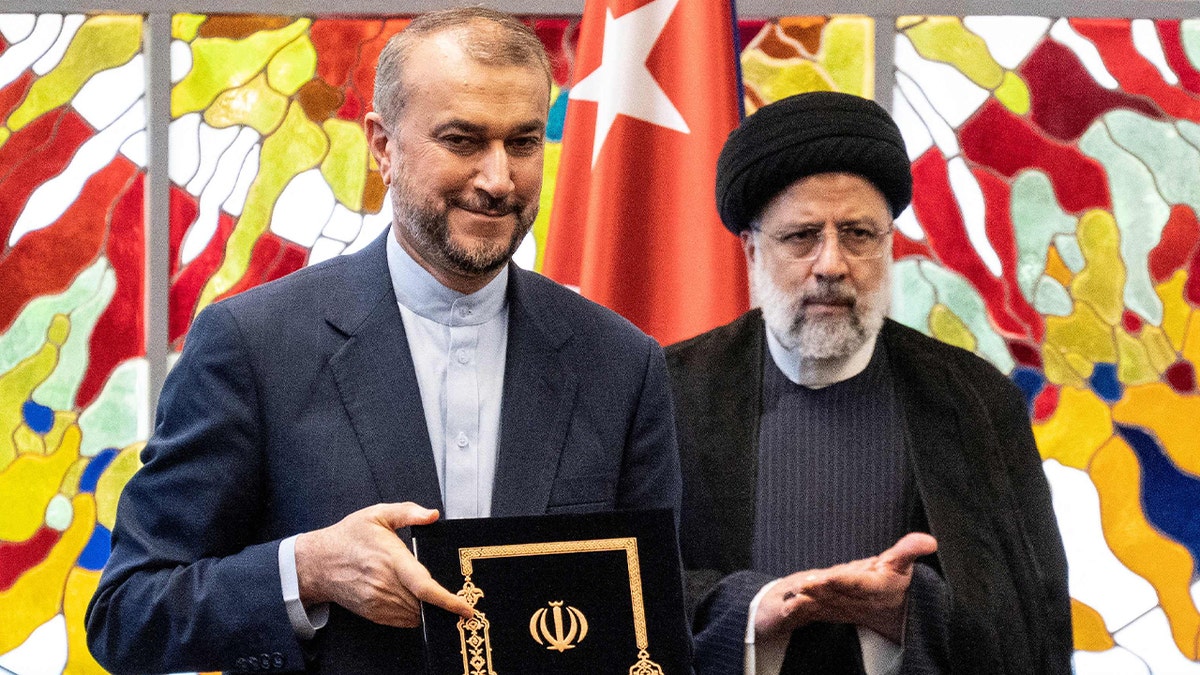 Iranian Foreign Minister Hossein Amir-Abdollahian (L) and Iran's President Ebrahim Raisi (R)