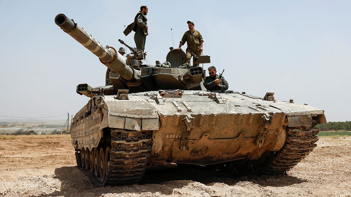 Israel tank near Gaza border