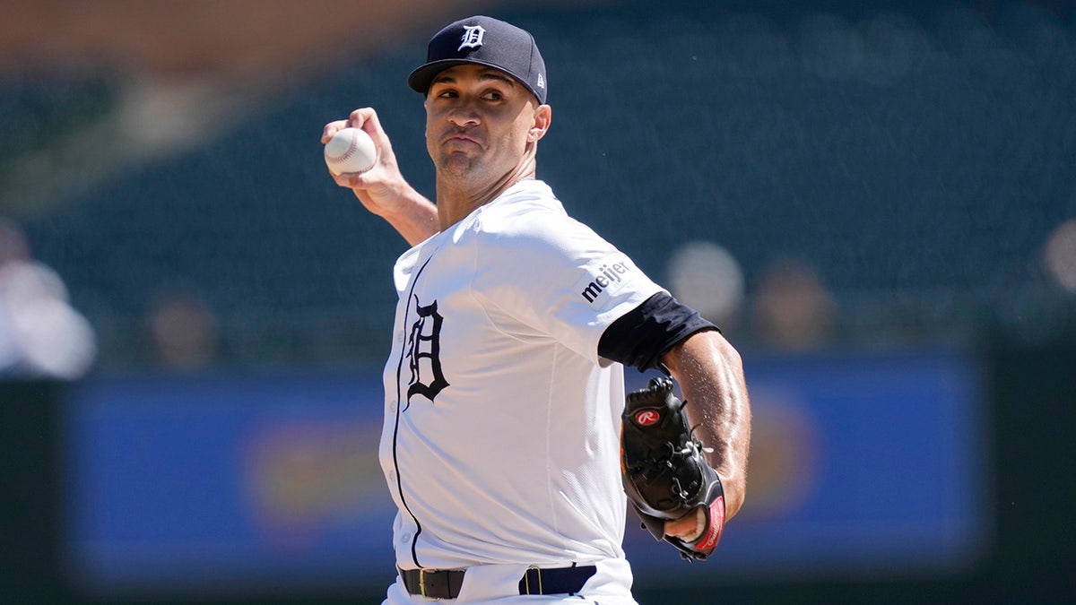 Jack Flaherty en la primera entrada contra los Cardenales