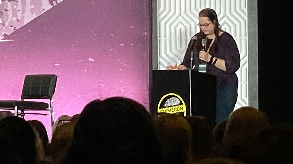 Kerri Rawson speaks at CrimeCon