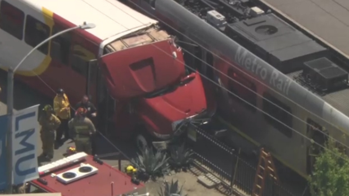 Bus slams into train successful Los Angeles
