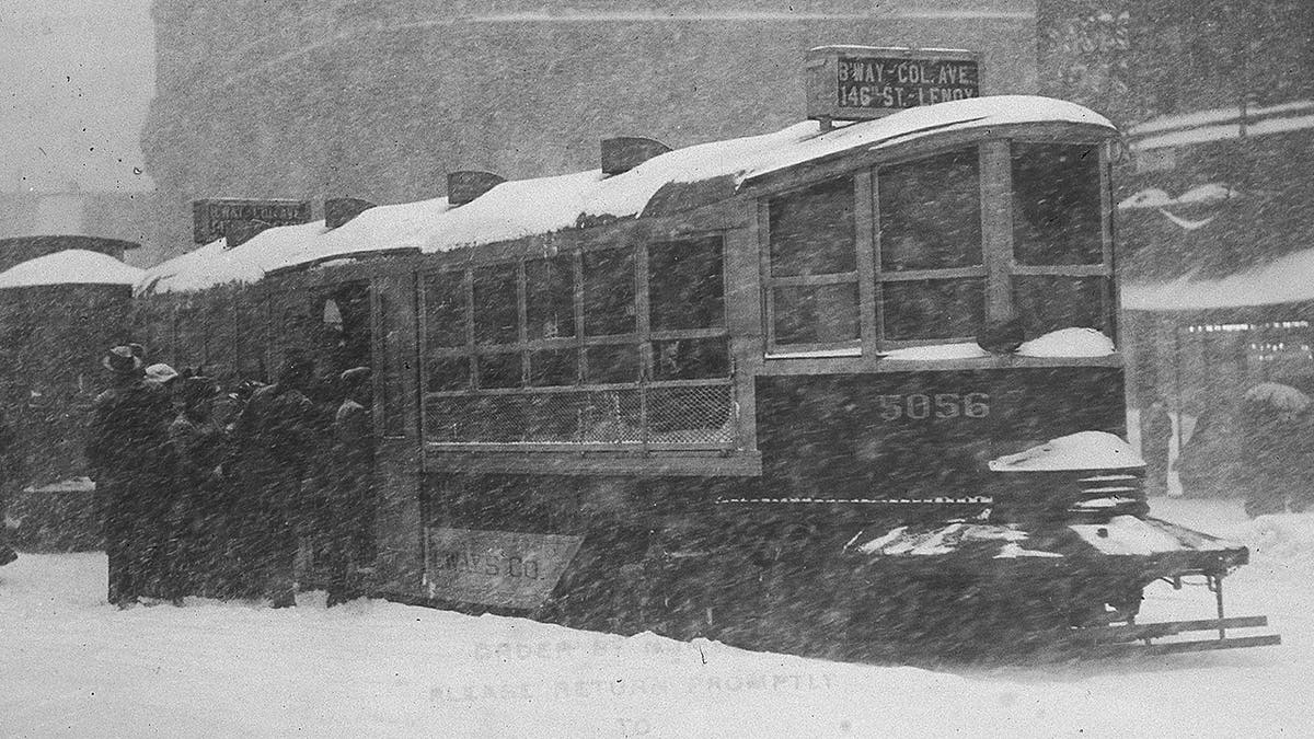 Winter trolley 1900