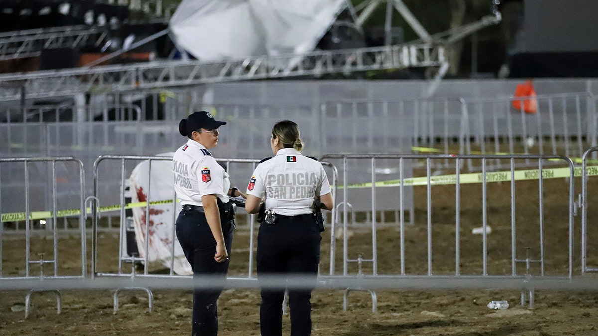 Mexican police near the demolished stage