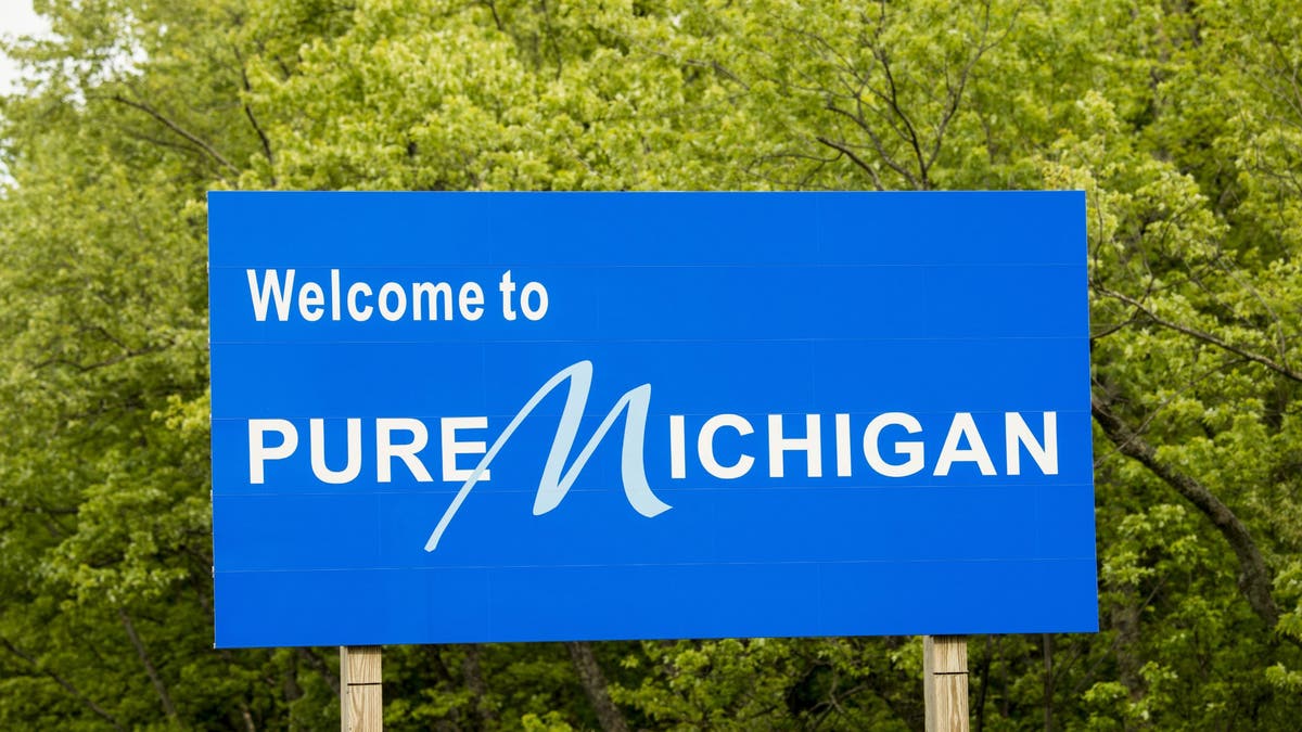 Welcome to Pure Michigan sign