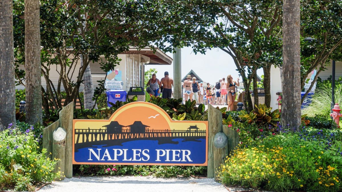 Naples Pier sign