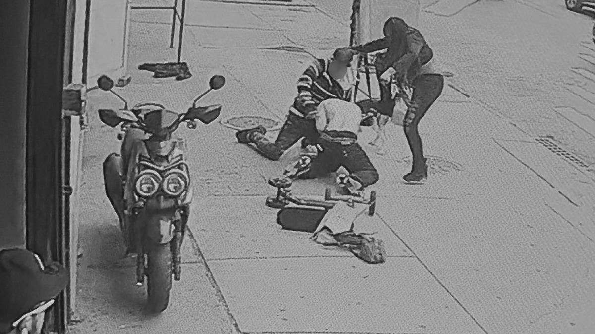 People fighting on the street