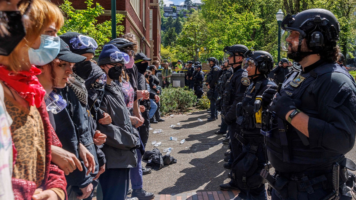 Portland constabulary standoff pinch anti-Israel protesters