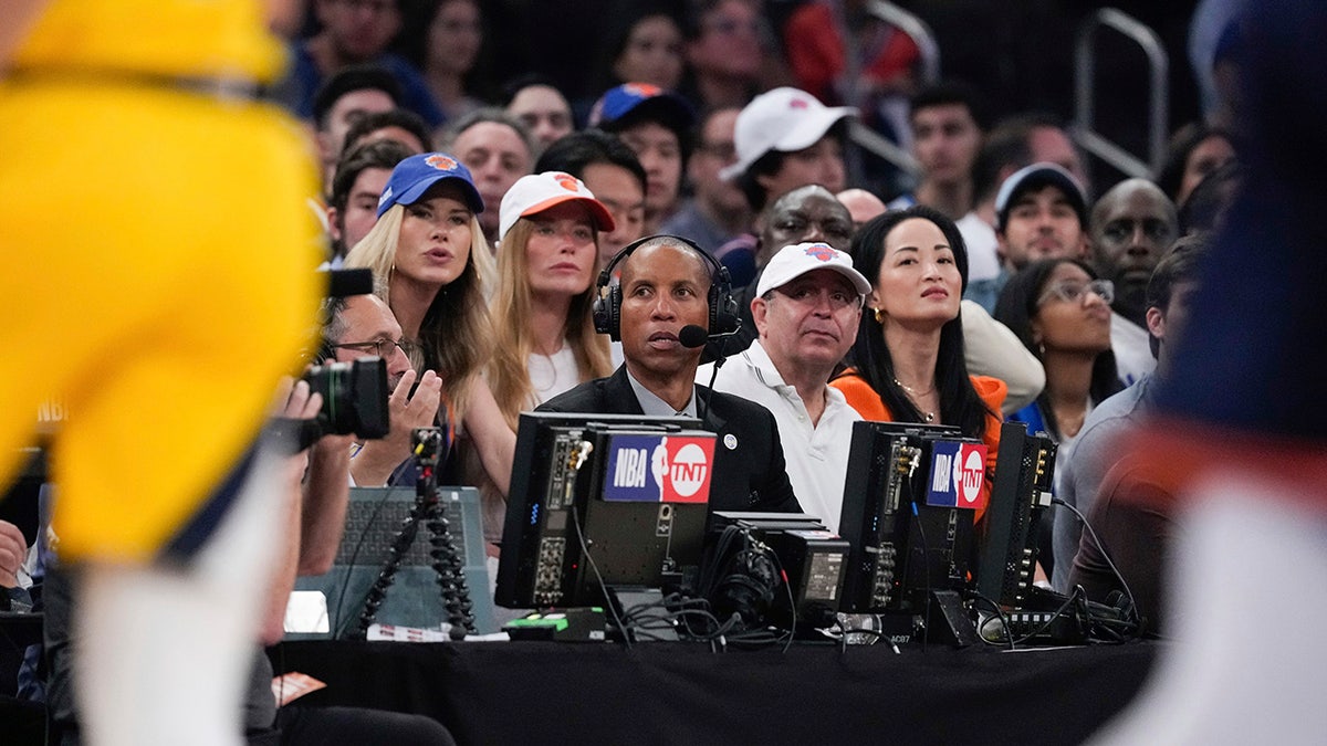 Reggie Miller en la cabina de retransmisión