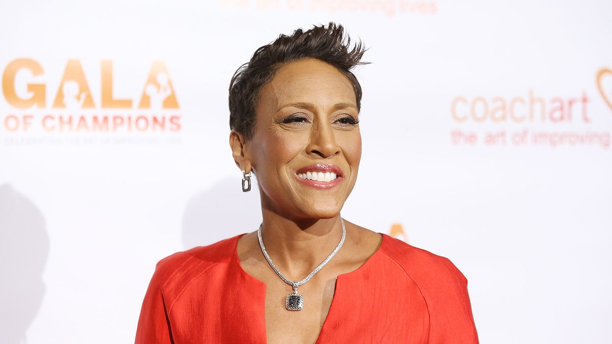 Robin Roberts smiles on red carpet
