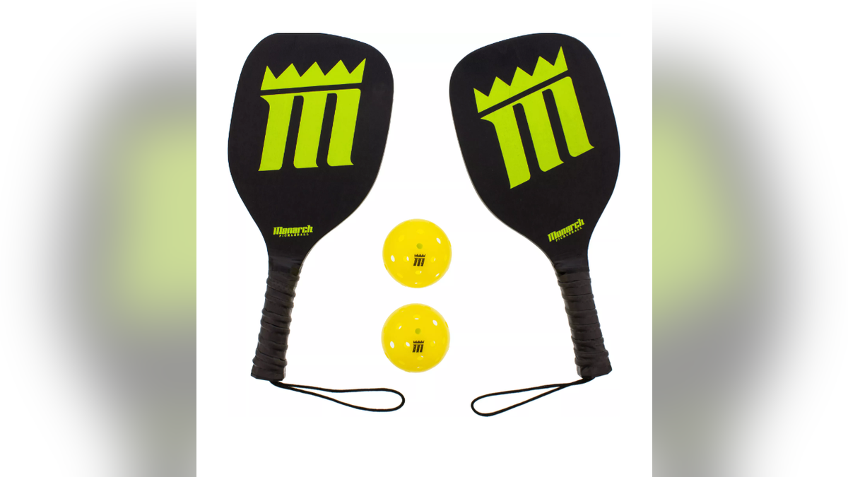 Prepárate para el pickleball con tu propio juego de palas. 