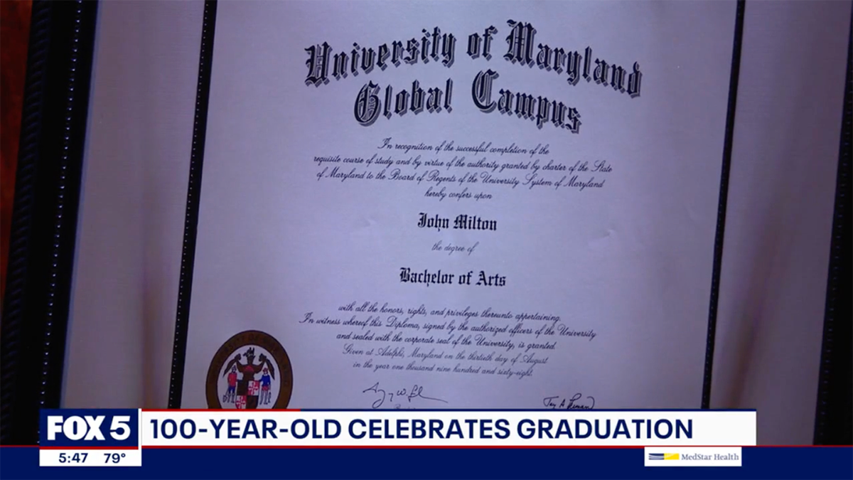 diploma dizendo Campus Global da Universidade de Maryland 