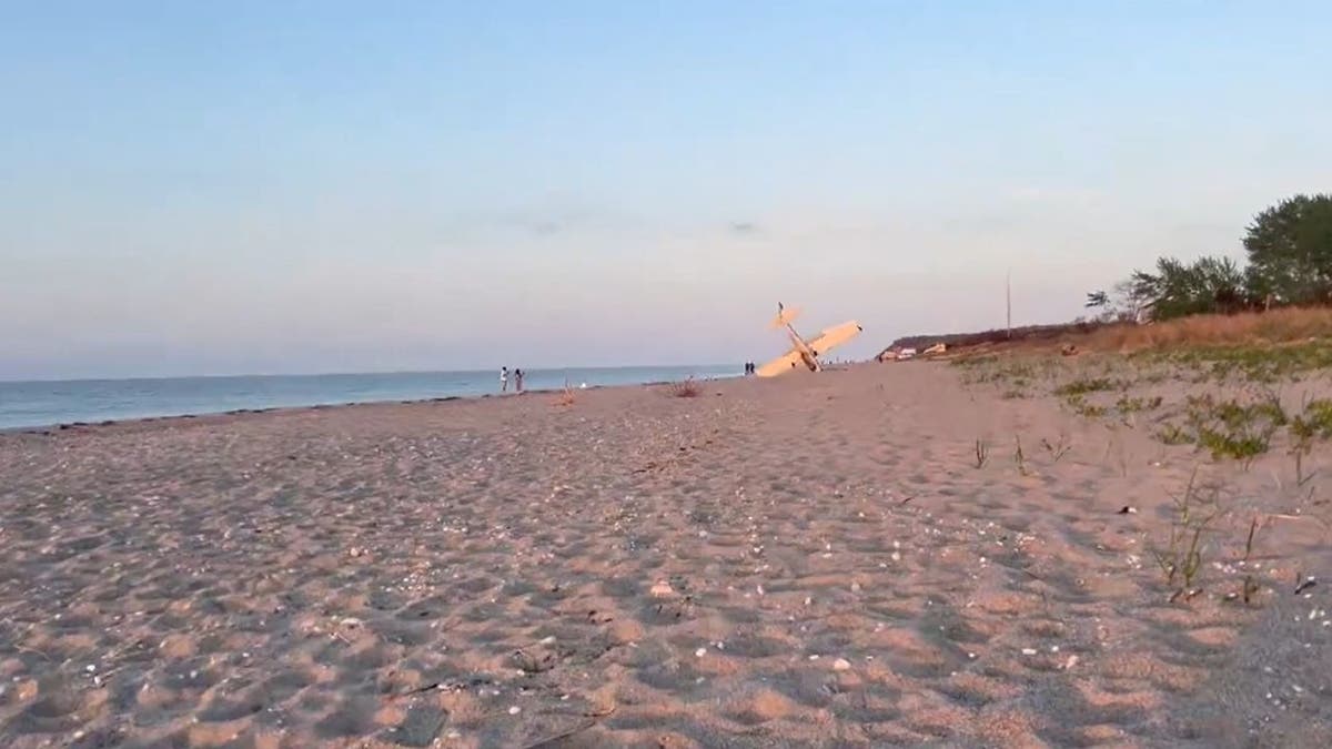Cessna crashes into Long Island beach in New York
