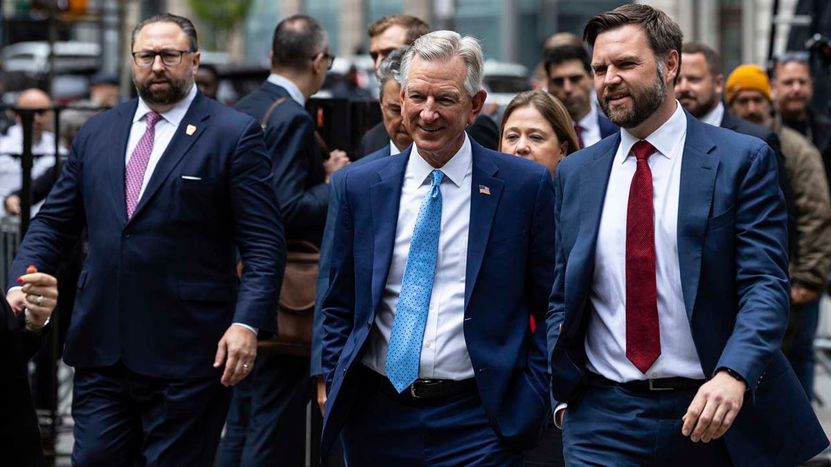 JD Vance y Tommy Tuberville en NYC