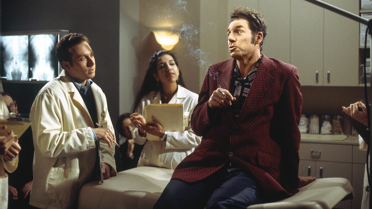 'Seinfeld's' Michael Richards' smokes in a doctor's office on the show
