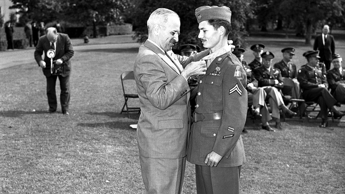 Desmond Doss receiving the Medal of Honor from President Harry S. Truman