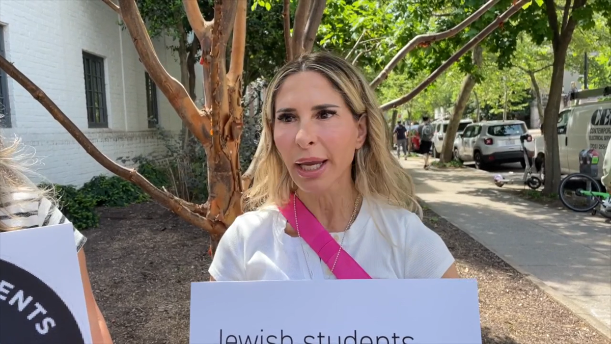 Jewish mother protesting at GWU